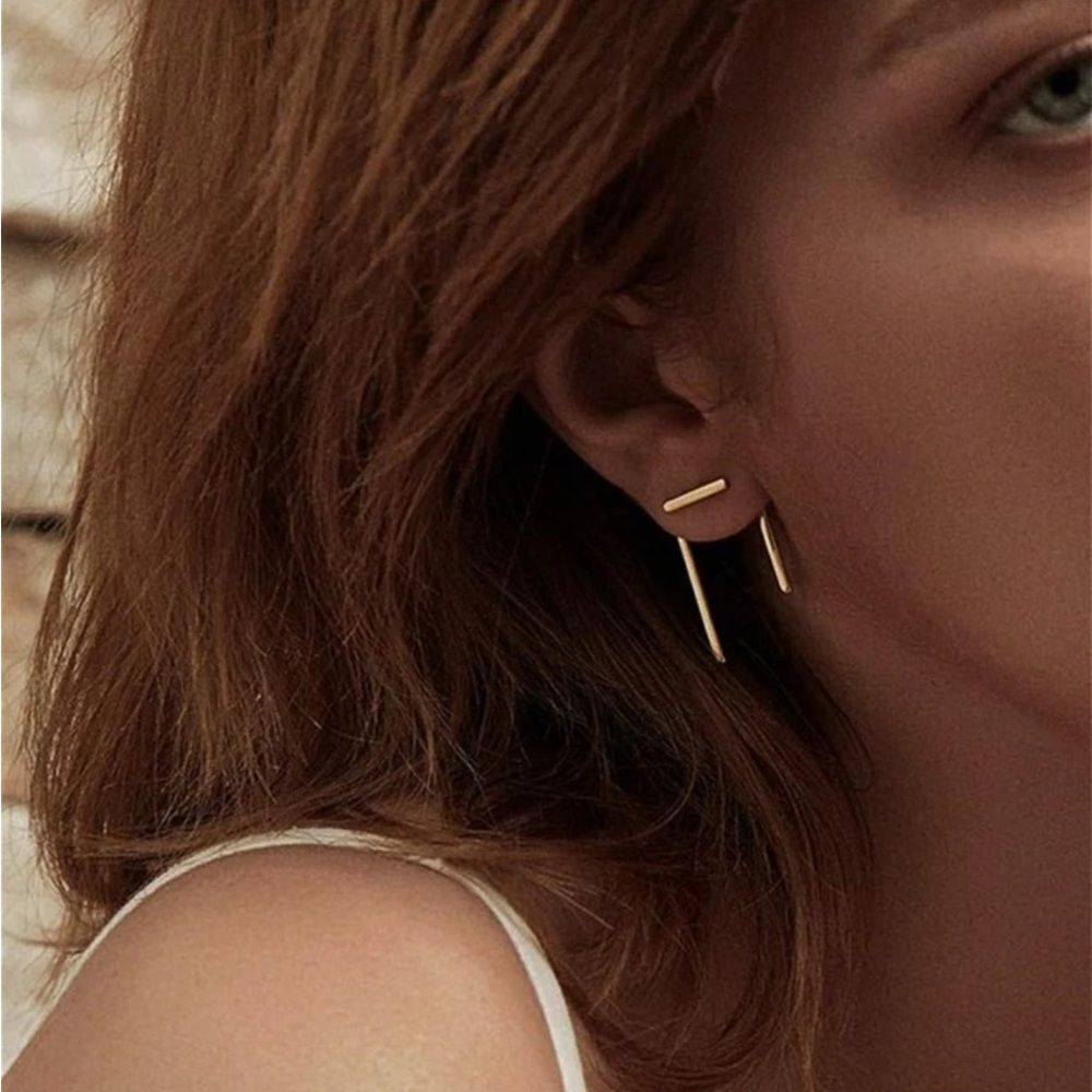 Minimalist stud earrings S830